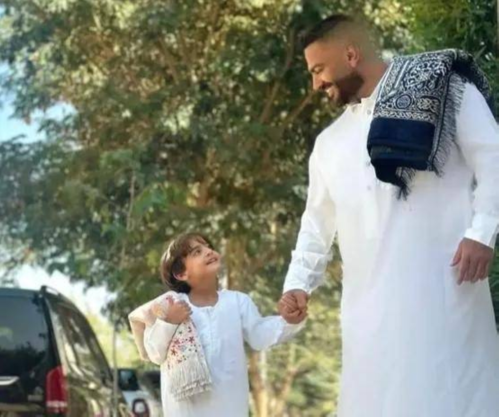 «خضع لعمليتين».. «عكاظ» تكشف تطورات حالة نجل تامر حسني – أخبار السعودية