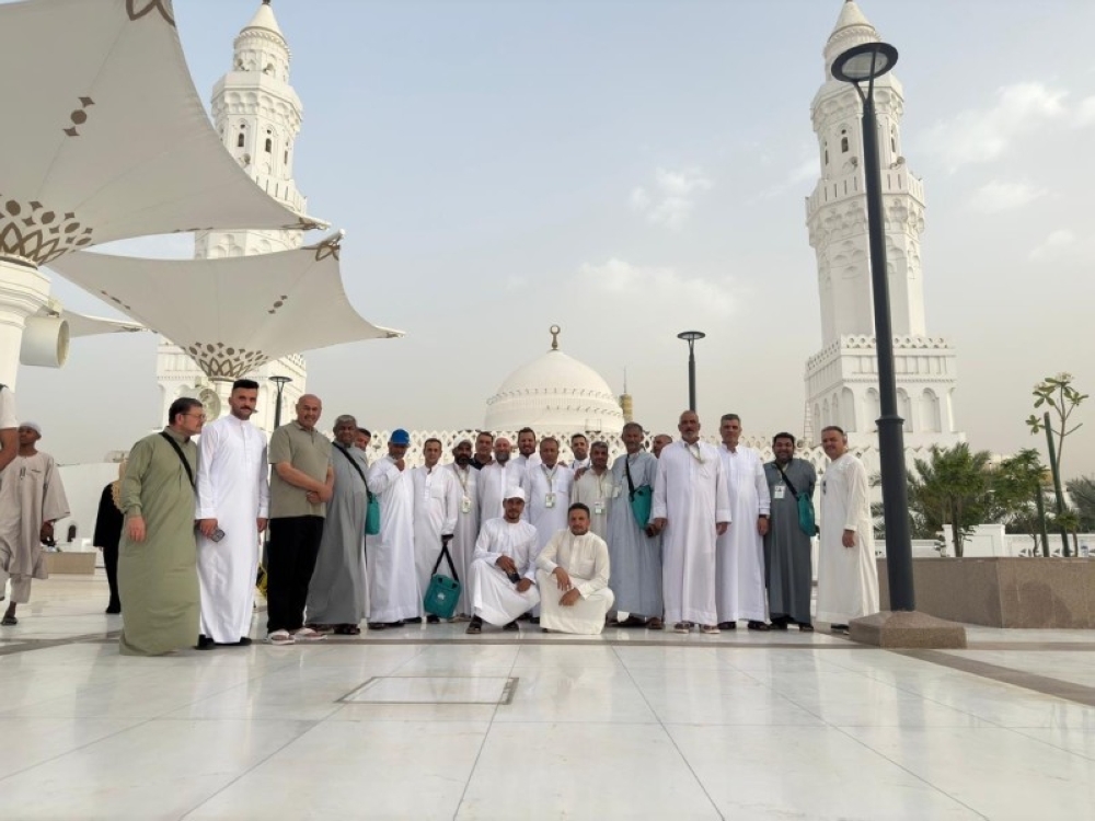 مسجد القبلتين يلفت الأنظار بتصميمه الهندسي – أخبار السعودية