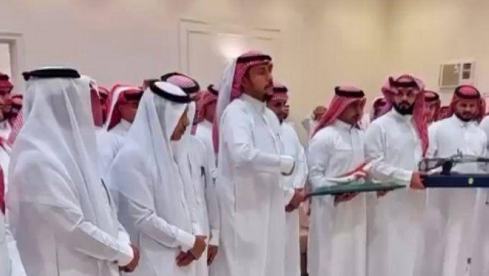 مواطن يُنقذ 4 أطفال ووالدهم في حادثة مرورية على طريق الرين – أخبار السعودية