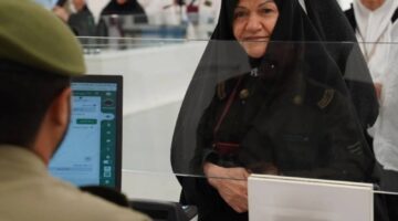 الجوازات تقدم خدماتها لتسهيل مغادرة حجاج إيران عبر منفذ جديدة عرعر – أخبار السعودية