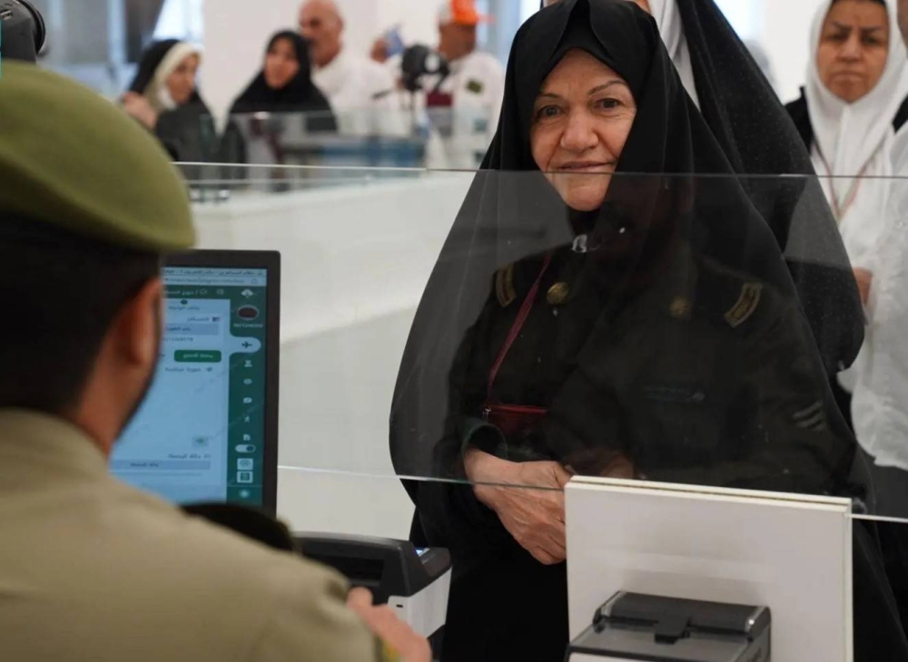 الجوازات تقدم خدماتها لتسهيل مغادرة حجاج إيران عبر منفذ جديدة عرعر – أخبار السعودية