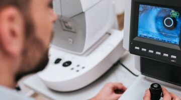 أطباء: فحص العين مفتاح الكشف المبكر عن 270 مرضاً خطيراً – أخبار السعودية