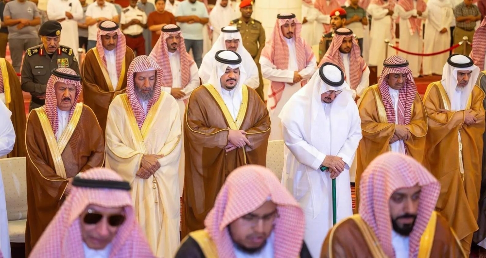 نائب أمير منطقة الرياض يؤدي صلاة الميت على الأمير مشعل بن فرحان آل سعود – أخبار السعودية