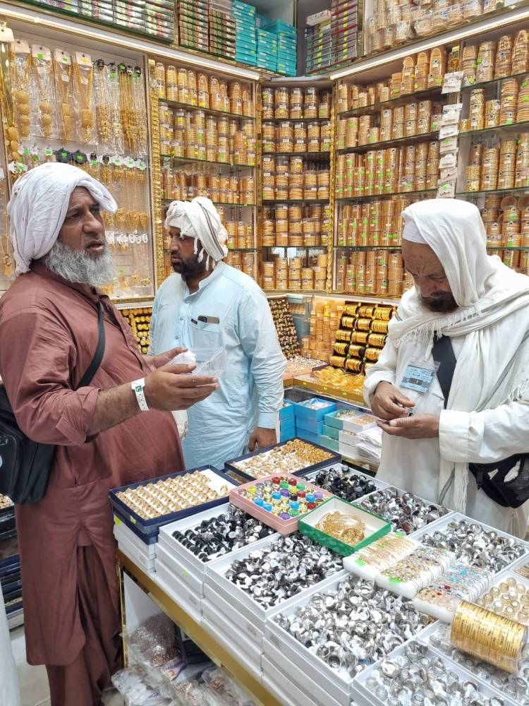 السُبحة والسجادة أغلى هدية من أطهر البقاع – أخبار السعودية