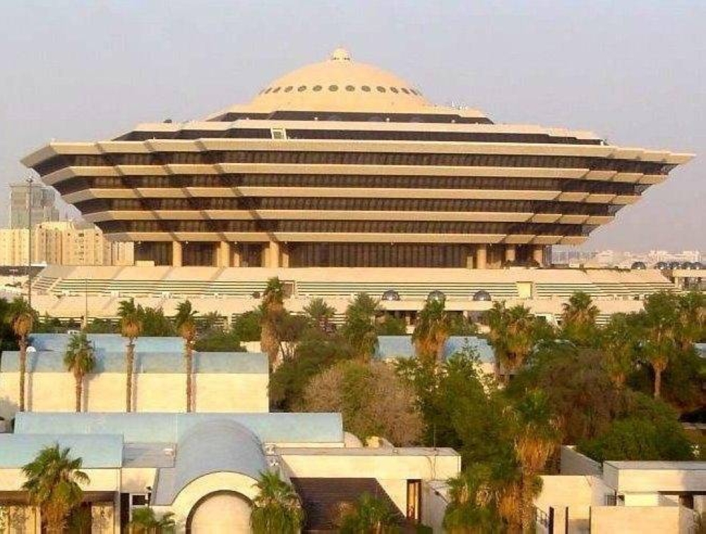 الإطاحة بـ 21 متورطاً في نقل وإيواء وتشغيل مخالفي الإقامة والعمل والحدود – أخبار السعودية