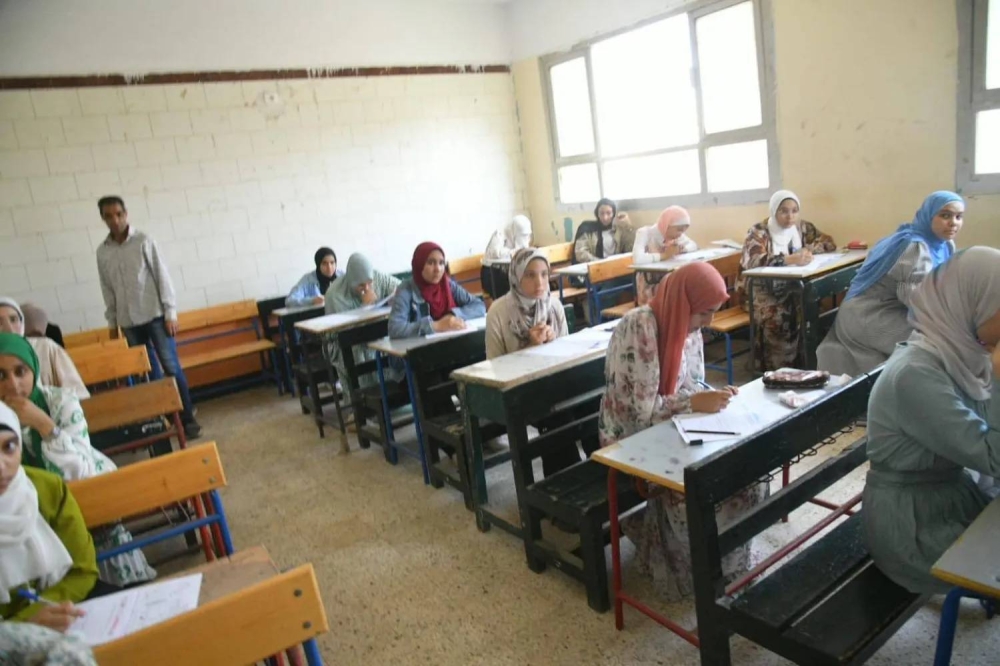 مصر: طالبة ثانوية تحاول الانتحار أمام لجنة الاختبار – أخبار السعودية