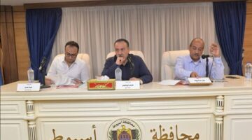 محافظ أسيوط يوجه بتكثيف الجهود لتطوير الخدمات وتعظيم الاستفادة من الأصول