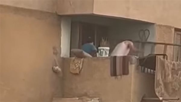 عاجل.. القبض على والدي الطفل المعتدى عليه في شرفة منزله بالعاشر من رمضان