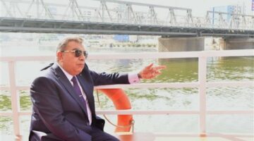 محافظ الدقهلية في جولة نيلية بالأتوبيس النهري أول أيام تشغيله