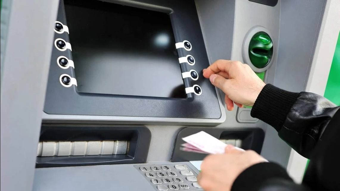 في عيد الأضحي.. الحد الأقصى ورسوم السحب من ماكينات ATM