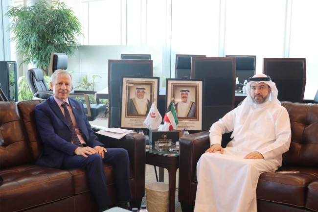 رئيس «الطيران المدني» يبحث تطوير النقل الجوي مع بلجيكا وأوزبكستان