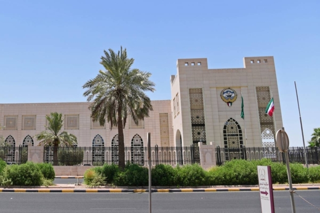 الكويت تعرب عن تعاطفها وتضامنها مع الهند في ضحايا حادث سقوط الطائرة