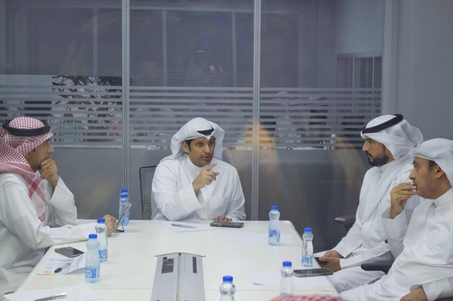 وزير الإعلام يقف على خطة التغطية الإعلامية للأحداث الجارية في المنطقة