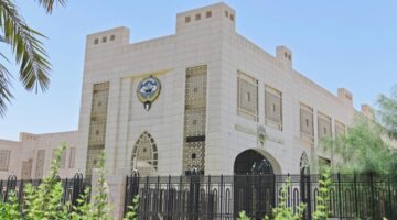 «الخارجية» تهيب بالمواطنين أخذ الحيطة والحذر ومغادرة المناطق المتوترة
