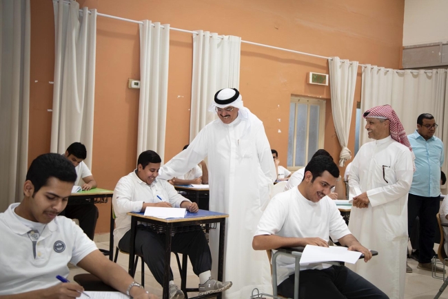 الطبطبائي يجري جولة ميدانية على لجان اختبارات الثاني عشر