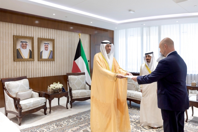 وزير الخارجية يتسلم نسخاً من أوراق اعتماد 5 سفراء