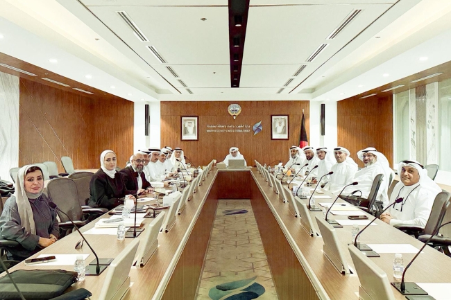 وزير الكهرباء يعقد اجتماعاً تنسيقياً مع «الصحة» و«الأبحاث» لمتابعة التطورات الإقليمية