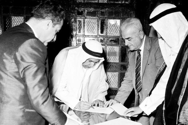 الكويت تحتفل بالذكرى الـ64 للاستقلال وسيادة الدولة الحديثة
