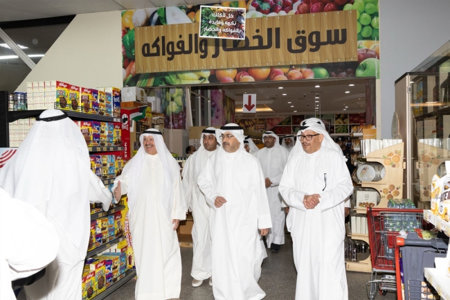 محافظ العاصمة يتفقد توافر السلع في الجمعيات