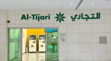 «التجاري» يهنئ الخريجين ويدعوهم لبدء رحلتهم الجامعية مع حساب YOU