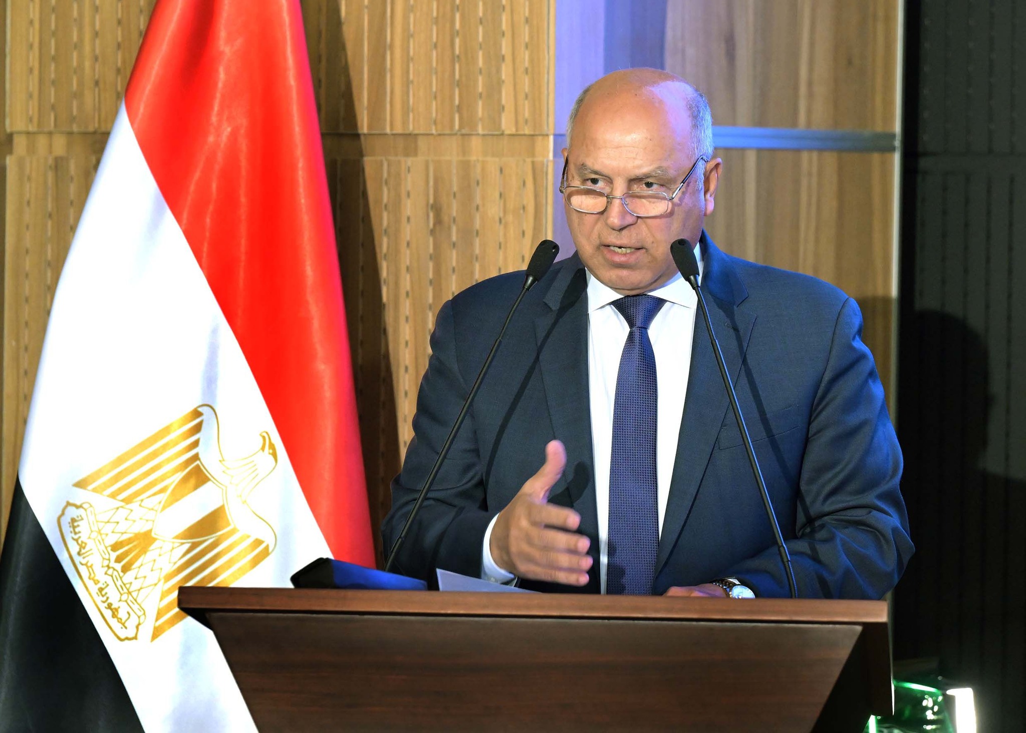 “الوزير” يوجّه بسرعة تسليم الأراضى الصناعية وتطوير البنية التحتية فى «البحيرة»