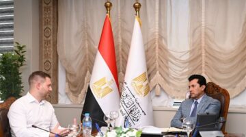 وزير الشباب يبحث مع مسؤولي شركة ألمانية سُبل تسويق المعسكرات الرياضية
