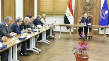 رئيس هيئة الدواء المصرية يبحث مع سفير كوبا آفاق الشراكة في التصنيع الدوائي