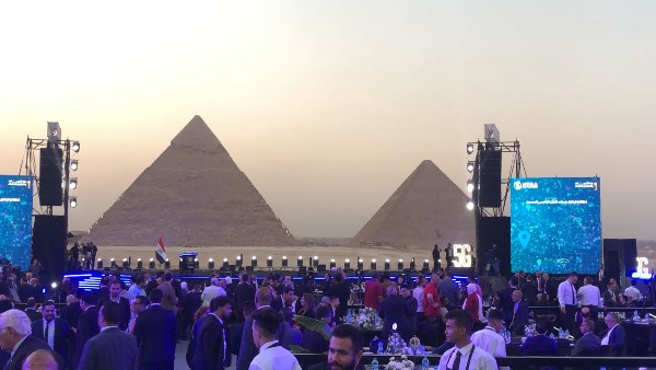 إطلاق الجيل الخامس من الأهرامات.. قفزة تكنولوجية تدعم المدن الذكية وتغير الخدمات