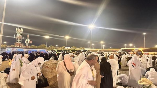 وصول حجاج بعثة القرعة إلى مخيمات منى وتسكينهم بنجاح
