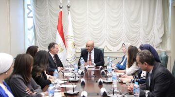 وزير التعليم يبحث مع برنامج الأغذية العالمي تطبيق أفضل الممارسات في التغذية المدرسية