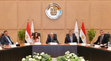 ترعة السويس.. تعديات تعيق الإمداد المائي و7 مسؤولين يبحثون الحلول