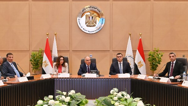 ترعة السويس.. تعديات تعيق الإمداد المائي و7 مسؤولين يبحثون الحلول