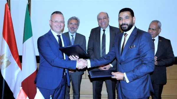 وزير الطيران والسفير الإيطالي يشهدان توقيع بروتوكول لتعزيز التدريب الفني في صيانة الطائرات
