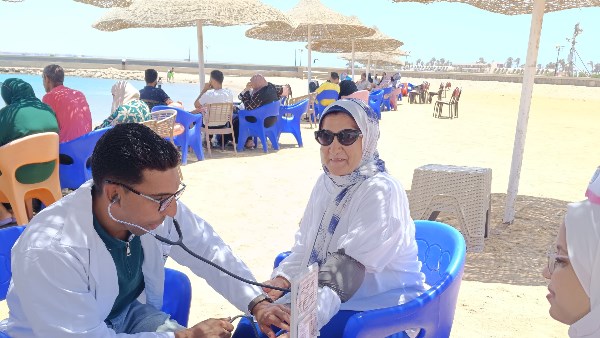 الرعاية الصحية تكثّف انتشار الفرق الطبية بالأماكن الساحلية والسياحية