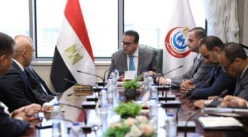 وزير الصحة يناقش مشروع التوطين المحلي لأجهزة السونار في مصر