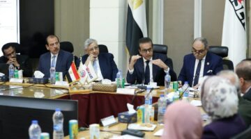 وزير الصحة يترأس اجتماعي الجمعية العامة لشركة «ڤاكسيرا»