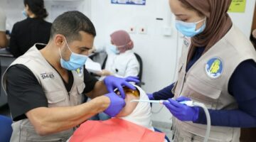 تطوع أطباء أسنان مصريين بأمريكا لعلاج مرضى مشكلات الفم بمركز بمدينة نصر