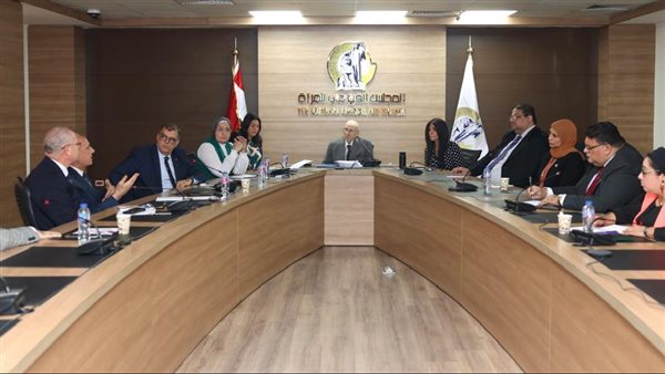 اللجنة التشريعية بالقومي للمرأة تعقد اجتماعها الدوري وتناقش خطة عملها خلال الفترة المقبلة