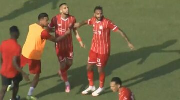 مواجهة مشتعلة في الدوري الليبي.. اشتباكات عنيفة بين لاعبي الاتحاد وأهلي طرابلس بحضور كهربا