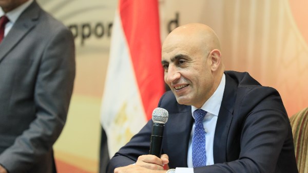 تسليم كتيب للتقييمات والأداءات الصفية والمنزلية لطلاب المدارس من العام القادم