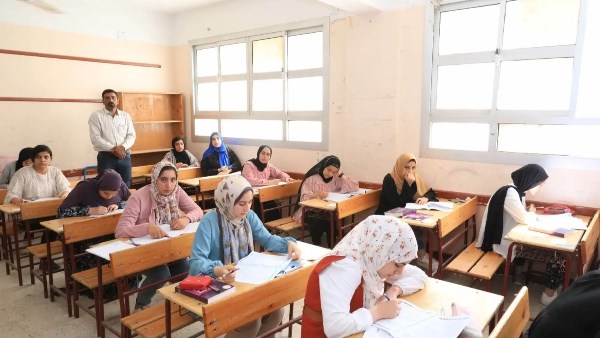 جدول امتحانات الثانوية العامة 2025| الطلاب يؤدون المواد الأساسية من الأحد القادم