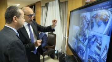 وزير التعليم يراقب ثاني أيام امتحانات الثانوية العامة من غرفة عمليات الوزارة