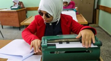 ماراثون الثانوية العامة |طلاب مدارس المكفوفين “النظام القديم” يؤدون الفلسفة والمنطق اليوم