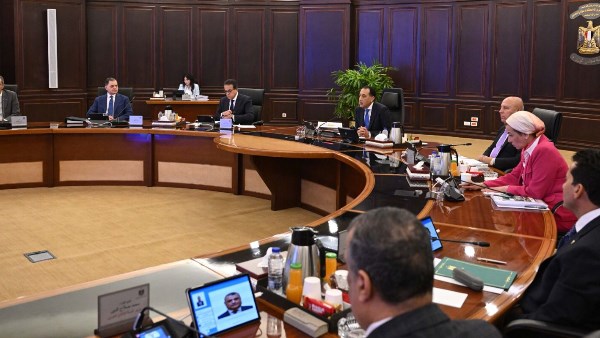 الحكومة تعلن استئناف ضخ الغاز للمصانع المتأثرة بنقص الإمدادات الجمعة المقبل