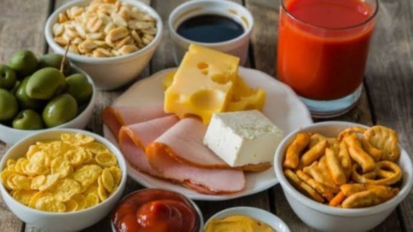 احذرها .. هذه الأطعمة تسرع الإصابة بأمراض الذاكرة