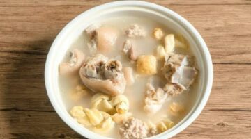 ماذا يحدث للجسم عند تناول شوربة الكوارع؟ .. اعرف فوائدها الصحية