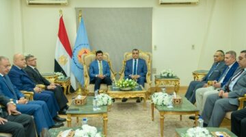 وزيرا الإنتاج الحربي والشباب والرياضة يزوران مصنع النجيل الصناعي كابتكس
