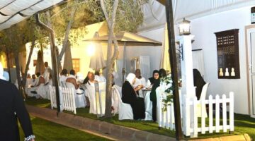 ندوات وعظ وحلقات أدعية بمخيمات الخمس نجوم في عرفات