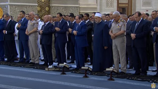 الرئيس السيسي يؤدى صلاة عيد الأضحى بـ العاصمة الإدارية .. بث مباشر