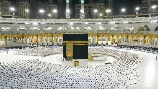 وزير السياحة يعتمد الضوابط الجديدة لتنفيذ رحلات العمرة موسم 1447